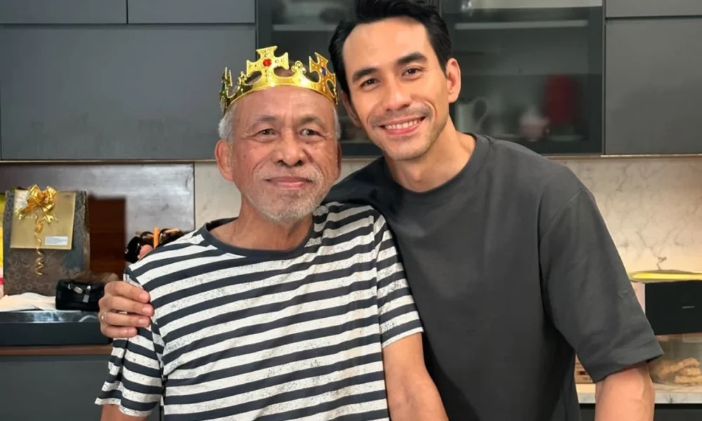 Ayah darius sinathrya tutup usia