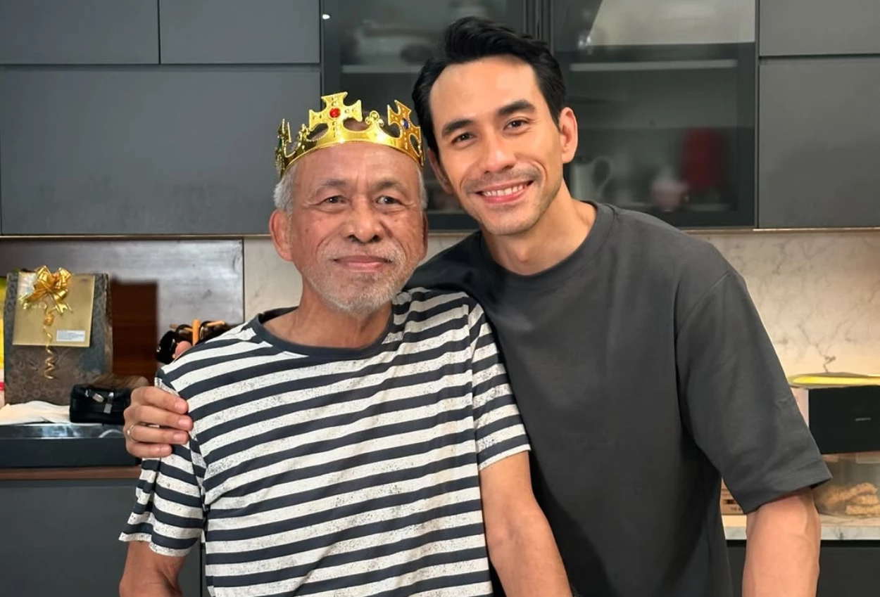 Ayah darius sinathrya tutup usia