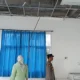 Baru setahun dibangun, atap plafon puskesmas perak jombang ambruk