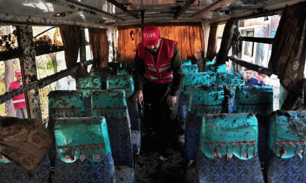 Bus sekolah jadi target, tiga anak dan dua orang dewasa tewas dalam serangan bunuh diri di pakistan