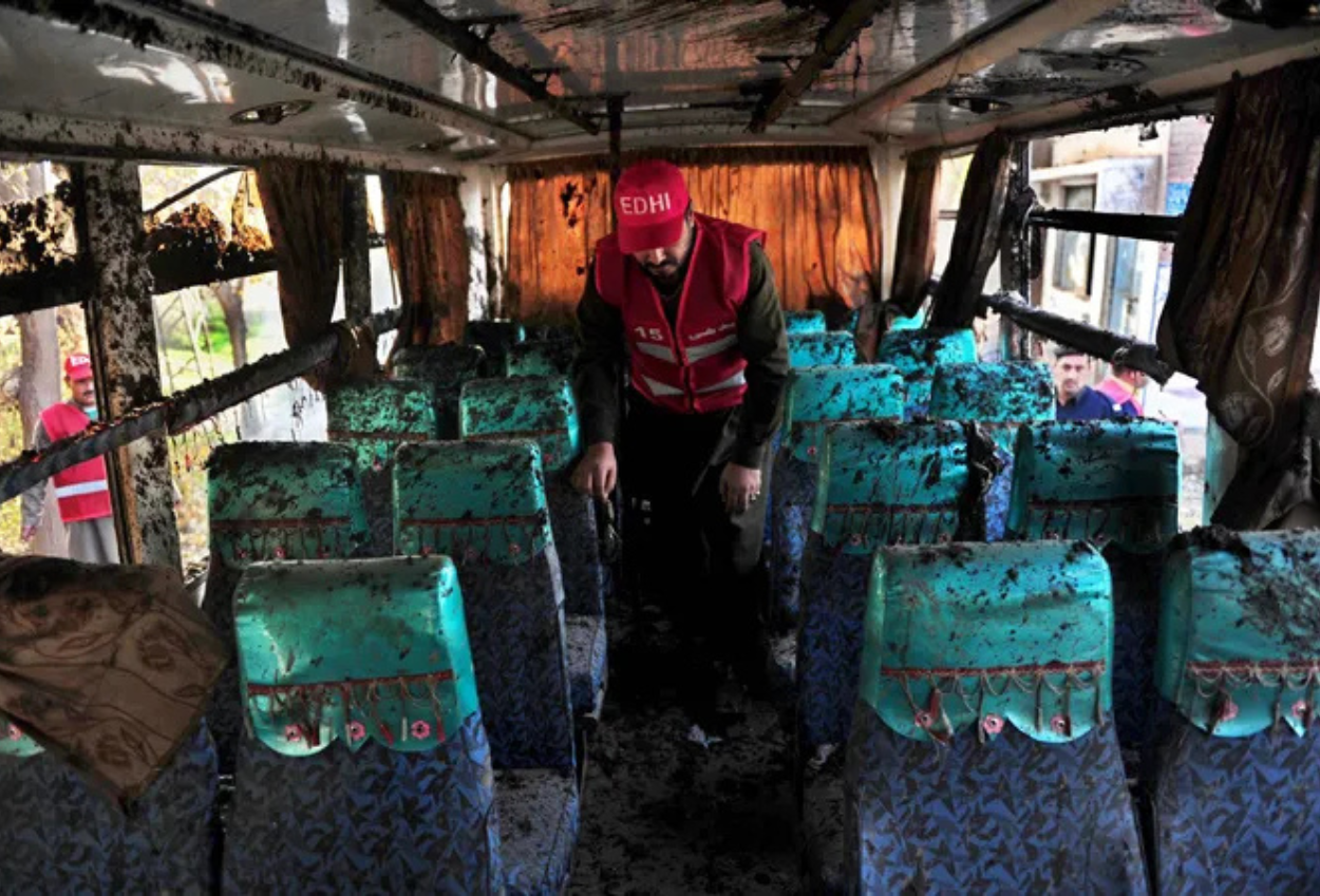 Bus sekolah jadi target, tiga anak dan dua orang dewasa tewas dalam serangan bunuh diri di pakistan