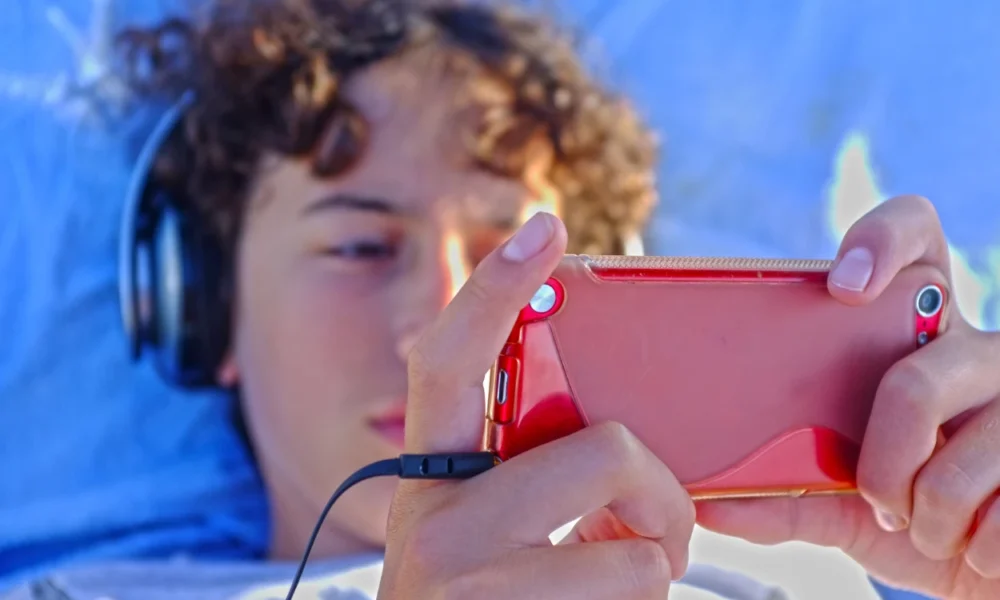 Dampak negatif penggunaan gadget berlebihan bagi kesehatan