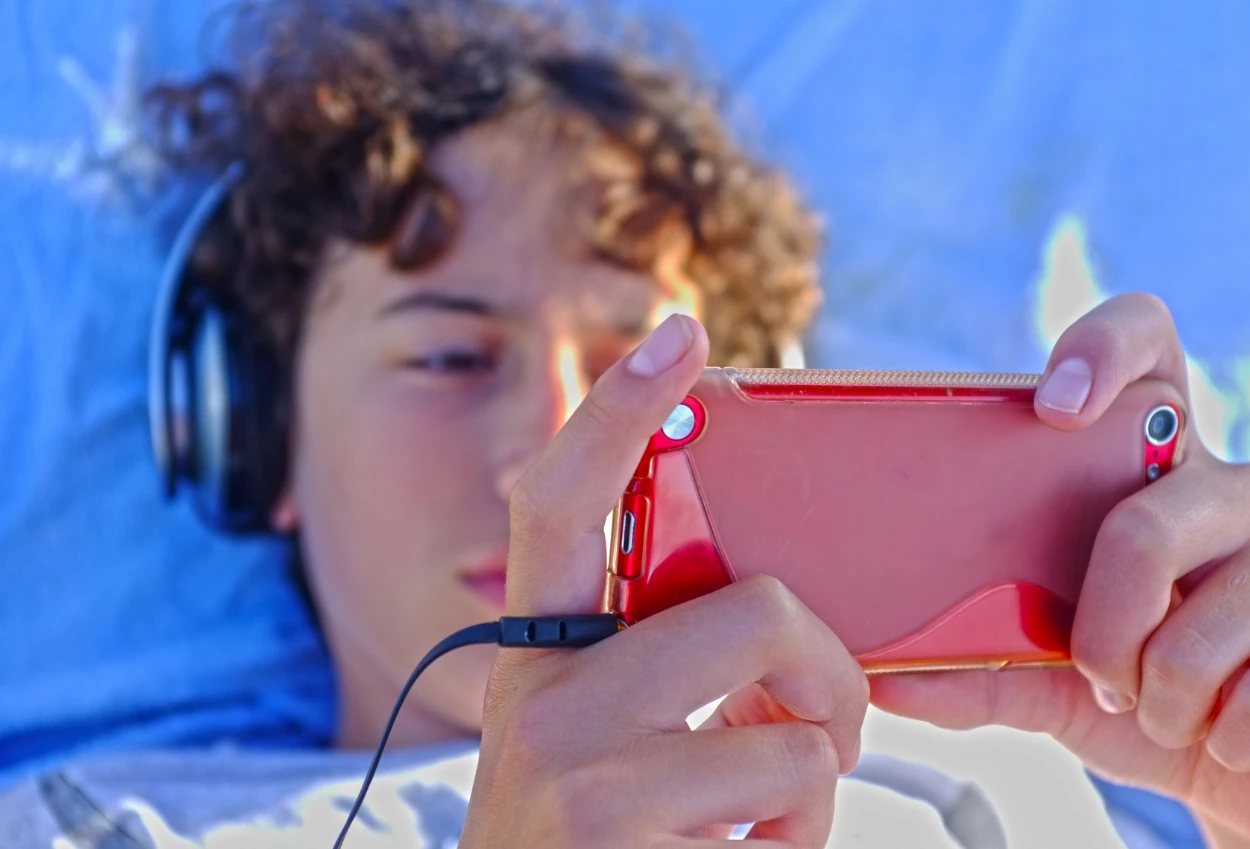 Dampak negatif penggunaan gadget berlebihan bagi kesehatan