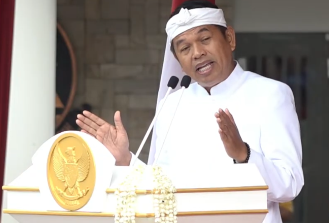 Dedi mulyadi bagikan bonus rp25 juta untuk siswa lulusan barak tni