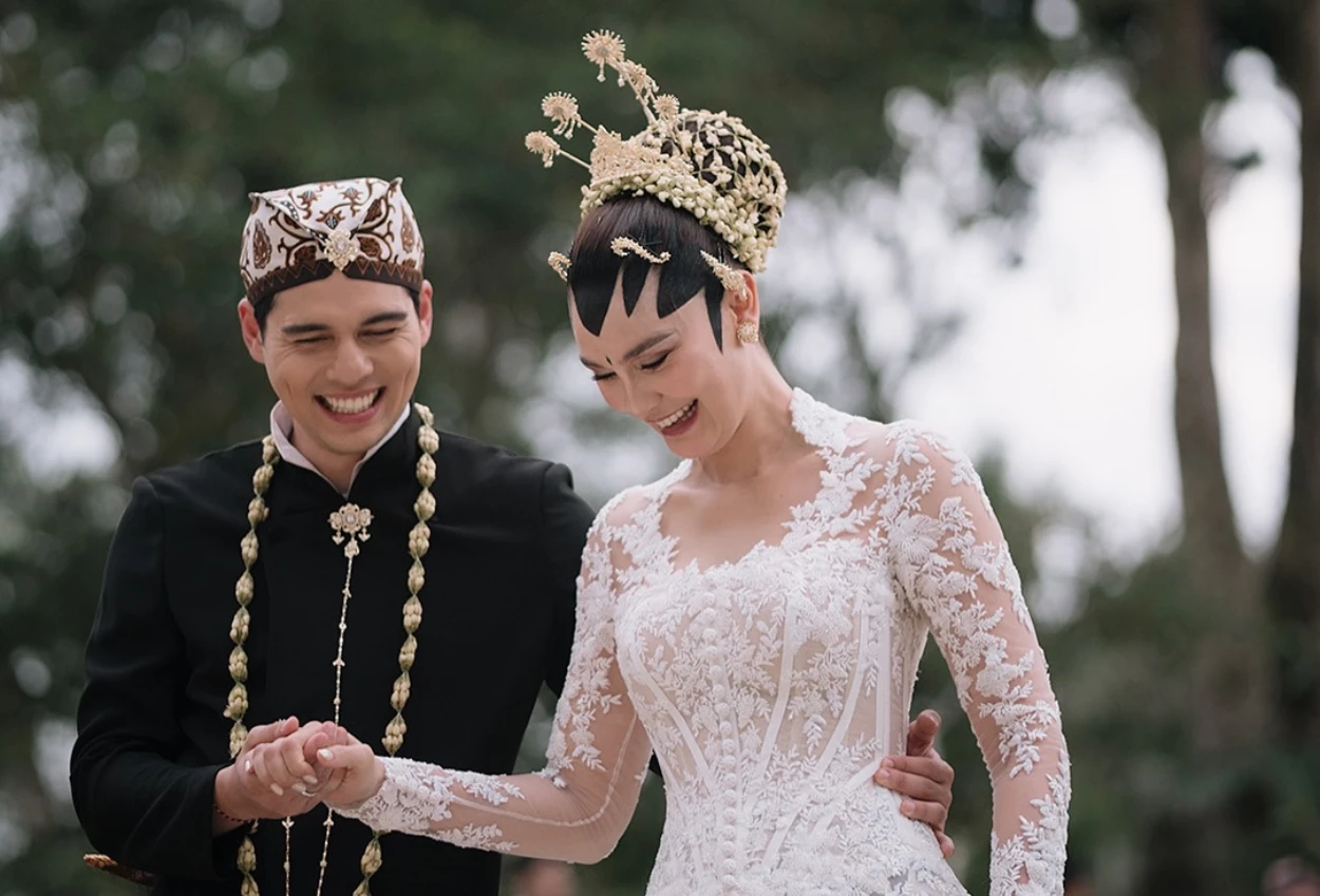 Dua jam setelah menikah, luna maya dan maxime bouttier alami perdebatan kecil