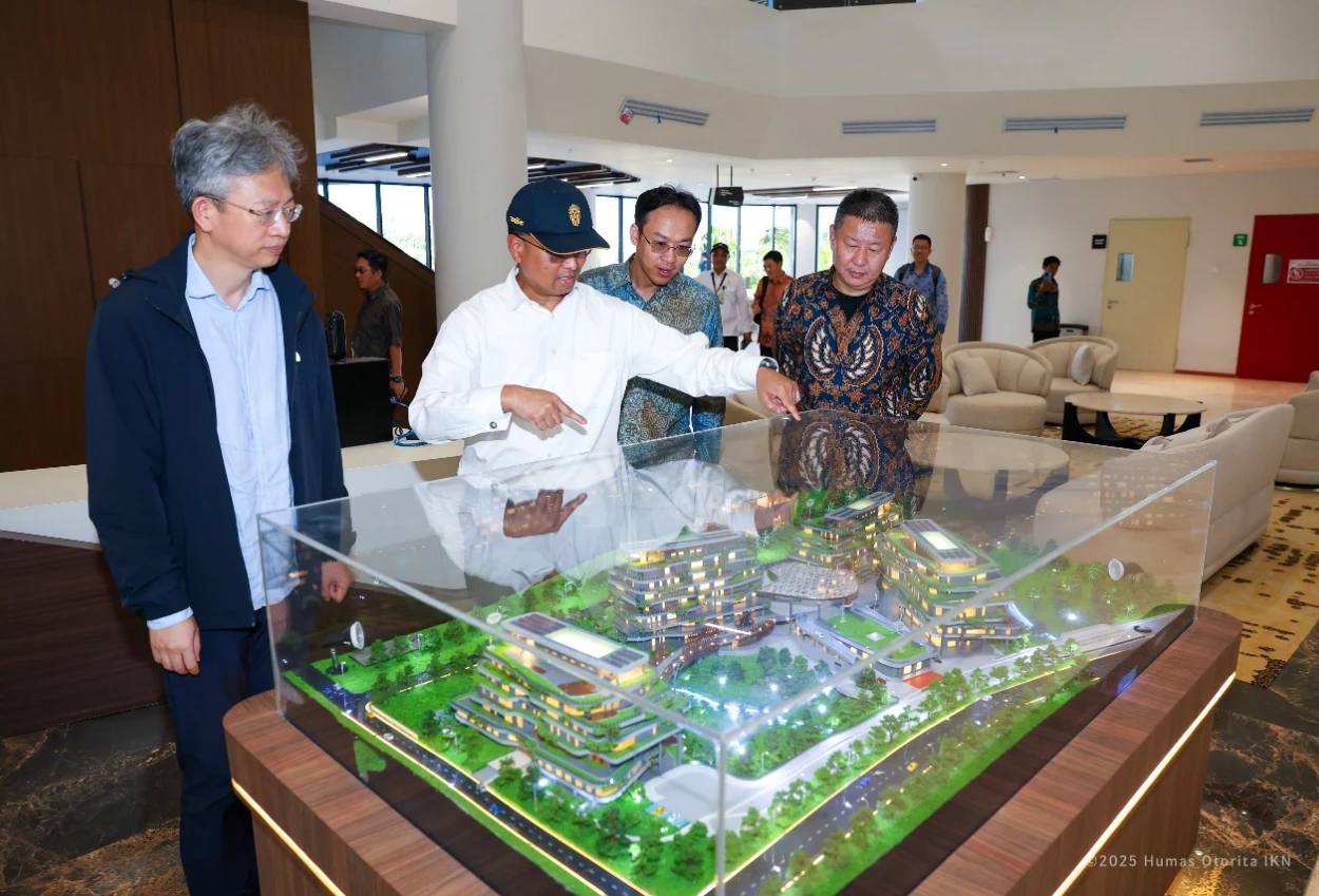 Duta besar tiongkok untuk indonesia, h.e. wang lutong, bersama ketua kamar dagang tiongkok di indonesia, sun shangbin, dalam kunjungan kerja ke ikn