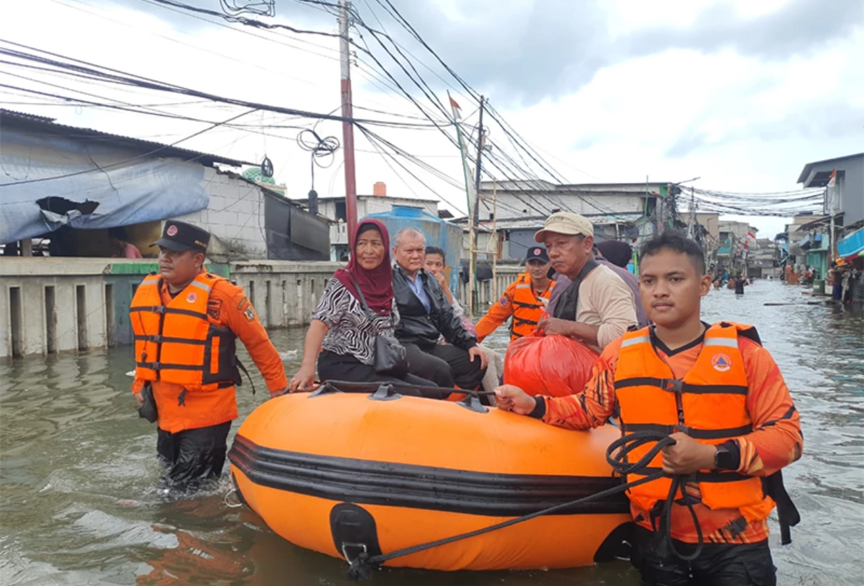 Fenomena bulan purnama, warga pesisir jakarta diimbau waspada terhadap rob
