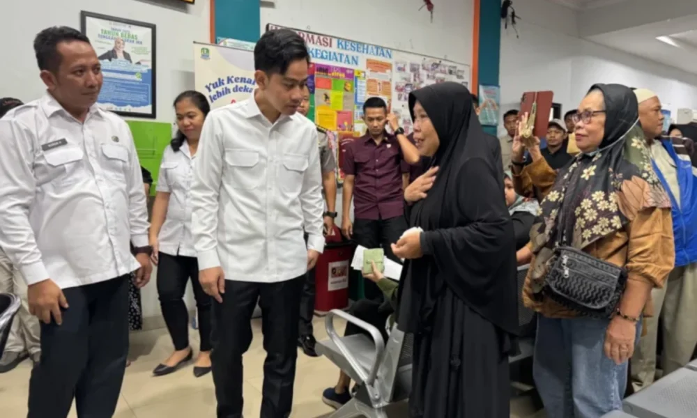 Gibran Rakabuming Tinjau Program Cek Kesehatan Gratis di Bekasi