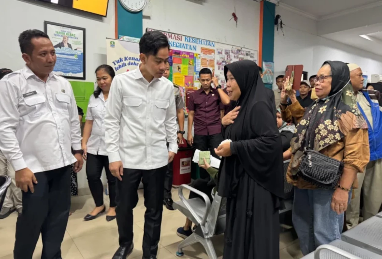 Gibran Rakabuming Tinjau Program Cek Kesehatan Gratis di Bekasi
