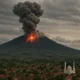 Gunung marapi erupsi dua kali dalam 10 menit, lontarkan abu vulkanik hingga 1.000 meter