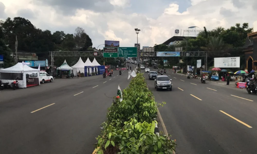 Hari kedua libur panjang kenaikan isa almasih, jalur puncak lengang