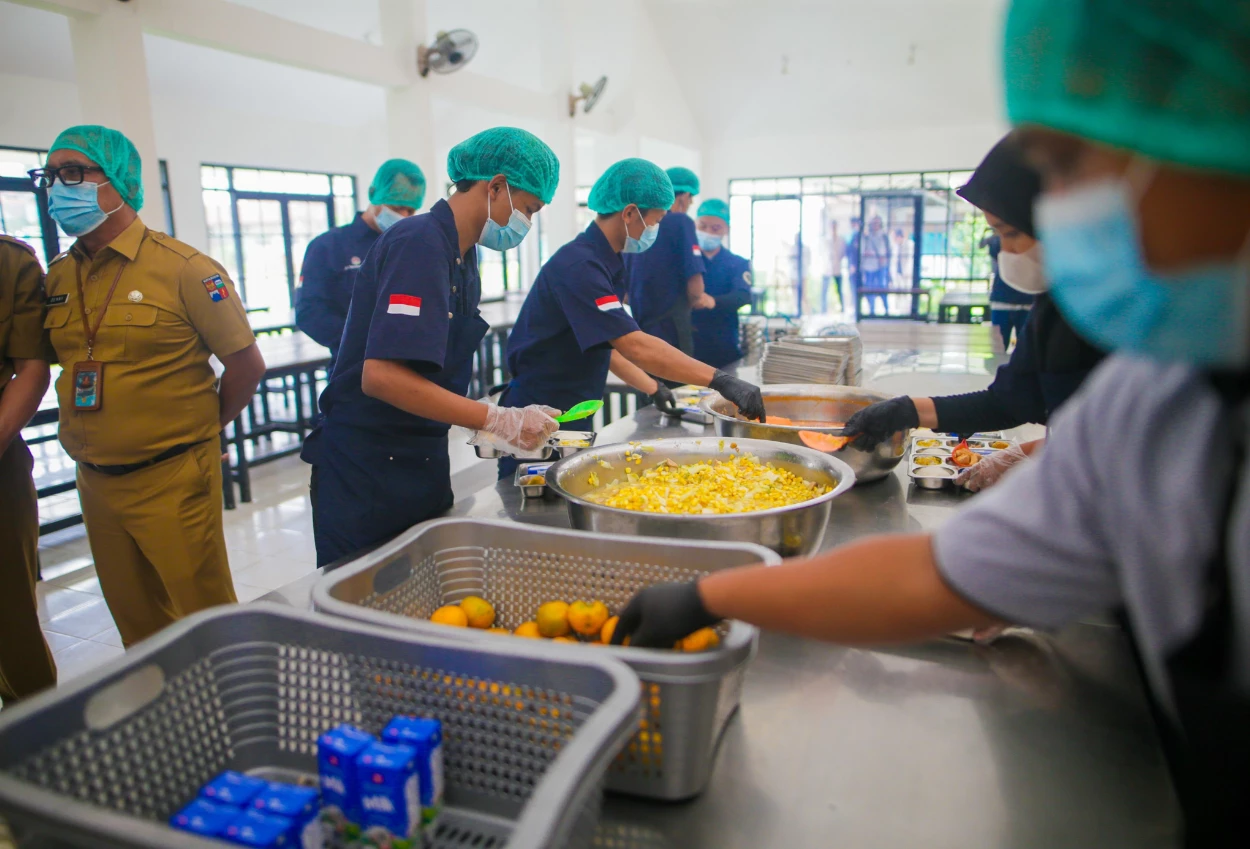 Hasil lab makanan mbg sebabkan keracunan ratusan siswa mengandung e.coli dan salmonella