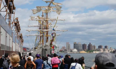 Kapal layar angkatan laut meksiko tabrak jembatan brooklyn, dua orang tewas