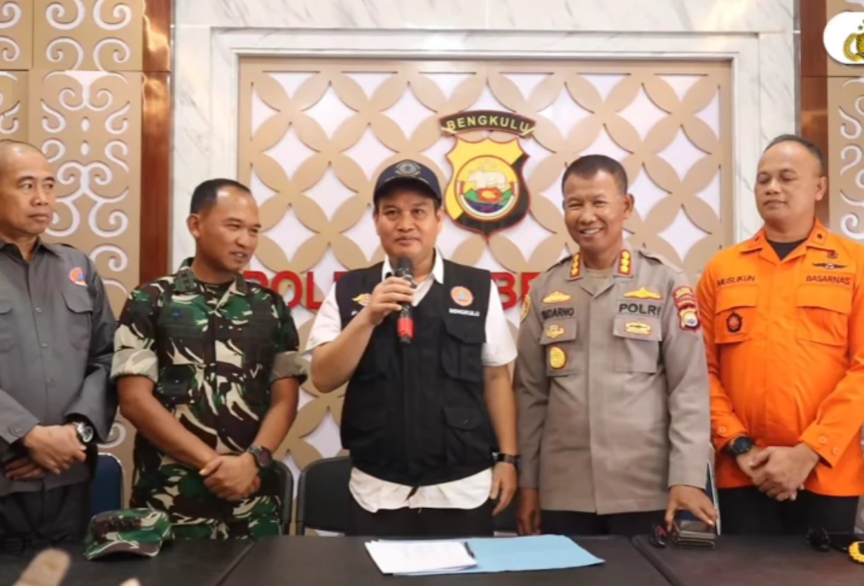 Kapal wisata tenggelam di bengkulu, 8 orang tewas