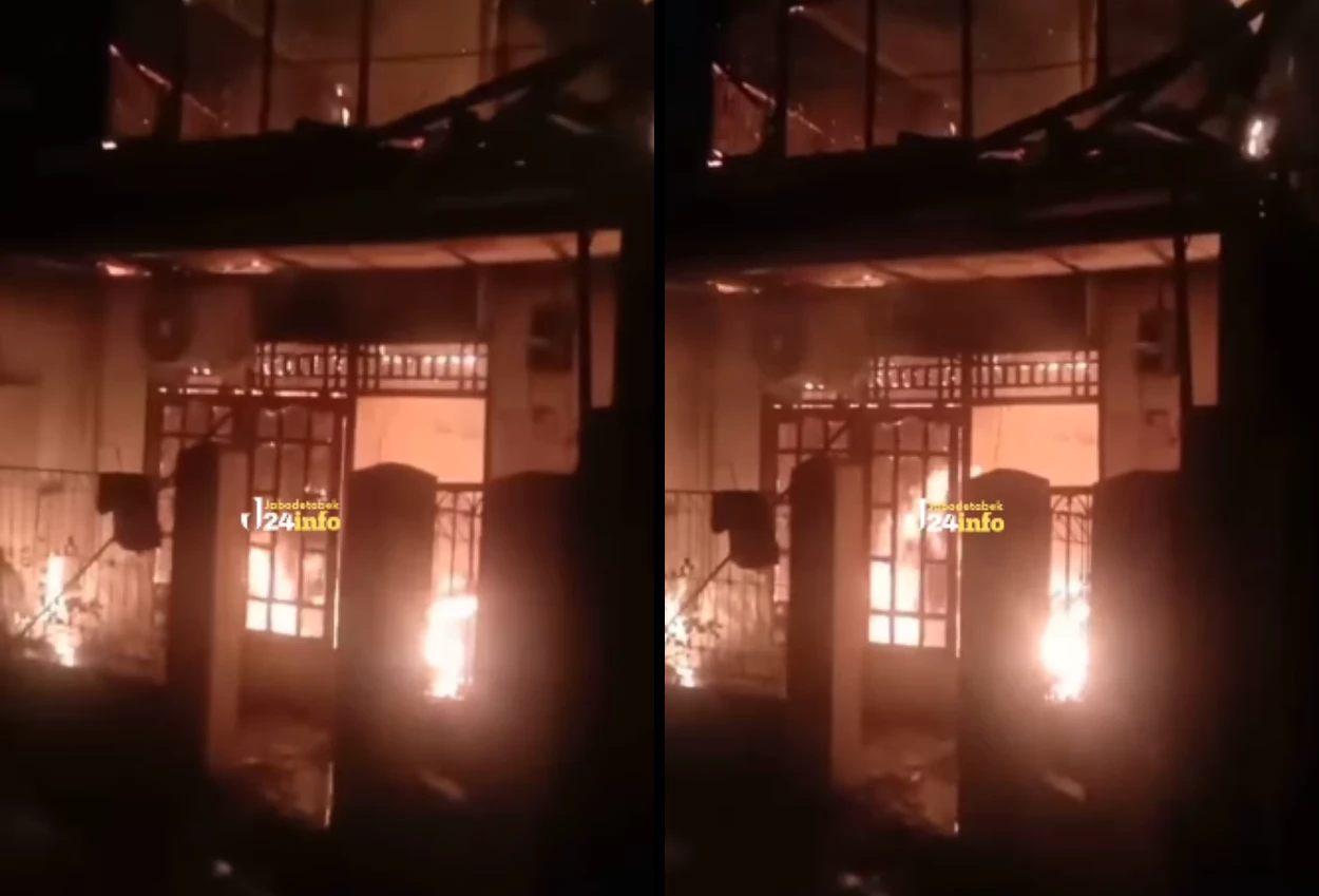 Kebakaran hanguskan rumah warga di belakang sman 1 cikarang utara, diduga akibat korsleting listrik