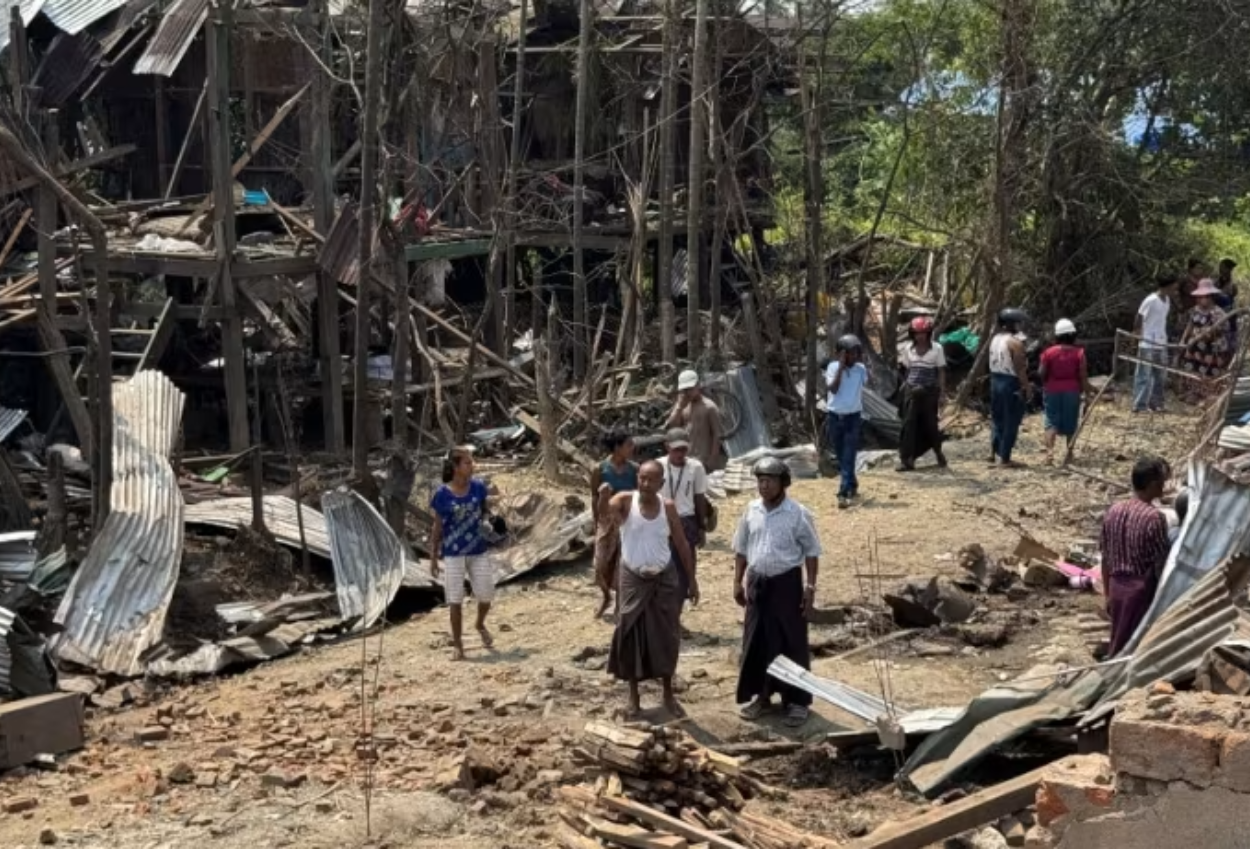 Lebih dari 400 warga myanmar mengungsi ke thailand setelah serangan drone oleh pemberontak