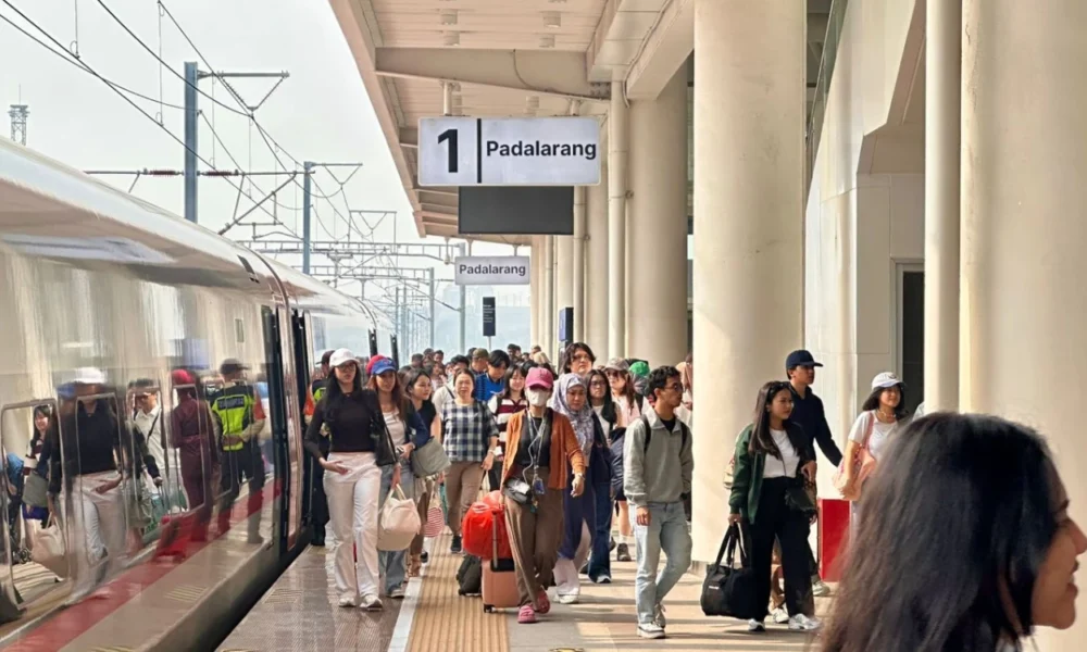 Libur panjang, penumpang whoosh meningkat 20 persen dalam sehari