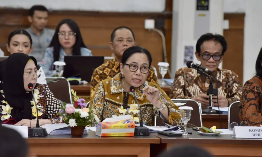Mk putuskan pendidikan dasar harus gratis, komisi x jangan cuma di atas kertas
