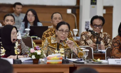 Mk putuskan pendidikan dasar harus gratis, komisi x jangan cuma di atas kertas