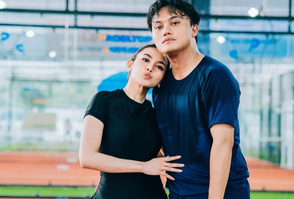 Mahalini tampil singset saat main padel bareng rizky febian, tuai pujian warganet