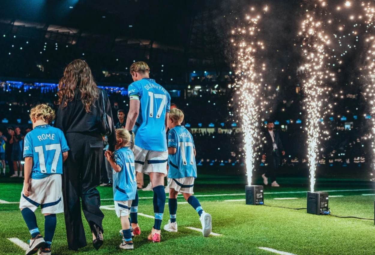 Manchester city akan bangun patung kevin de bruyne di etihad stadium
