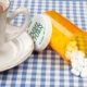 Minum obat lalu ngopi, aman atau berisiko ini penjelasannya!