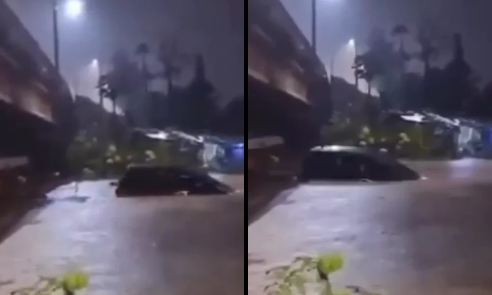 Mobil nekat terobos banjir hingga hanyut terbawa arus di serpong