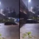 Mobil nekat terobos banjir hingga hanyut terbawa arus di serpong