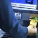 Modus ganjal atm kembali makan korban, pria di ciledug kena tipu rp800 ribu