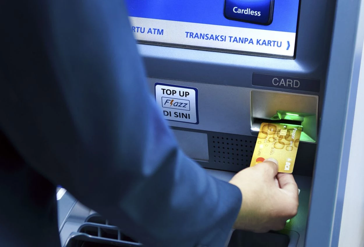 Modus ganjal atm kembali makan korban, pria di ciledug kena tipu rp800 ribu