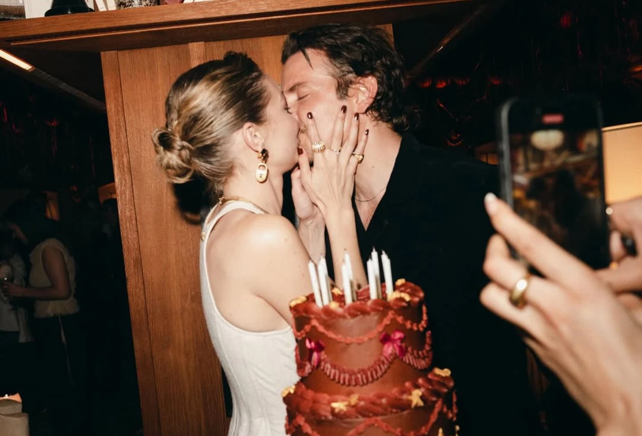 Pamer foto mesra, gigi hadid dan bradley cooper resmi pacaran