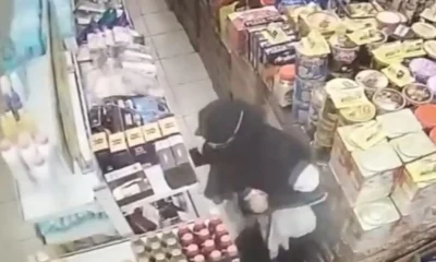 Perempuan paruh baya keciduk curi sembako di minimarket duren sawit