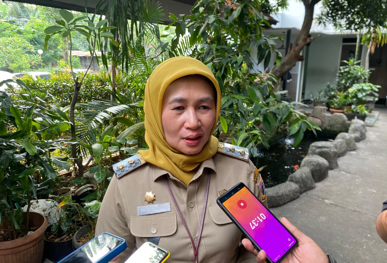 Plt wali kota jakarta timur, iin mutmainnah