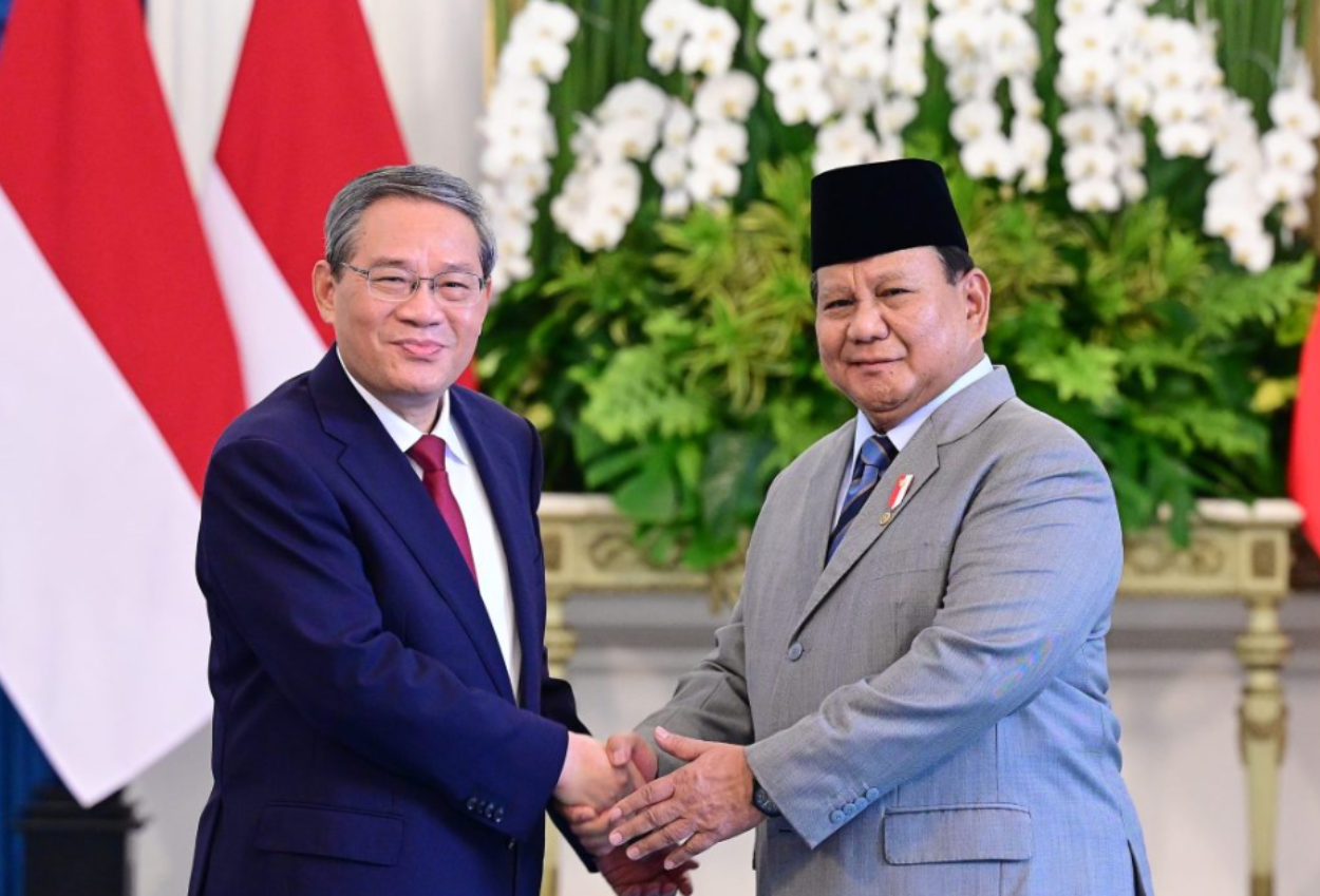 Prabowo subianto menerima kunjungan resmi premier republik rakyat tiongkok (rrt) li qiang di istana merdeka, jakarta, pada minggu (255)