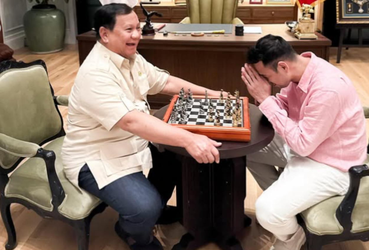 Raffi ahmad pamer main catur bareng prabowo