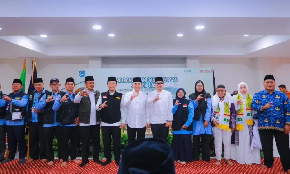 Sebanyak 393 calon jemaah haji asal tangerang selatan diberangkatkan ke tanah suci