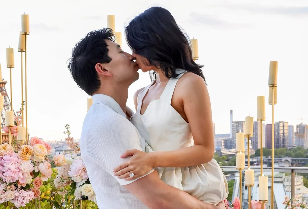 Simu liu lamar allison hsu dengan cincin berlian di paris