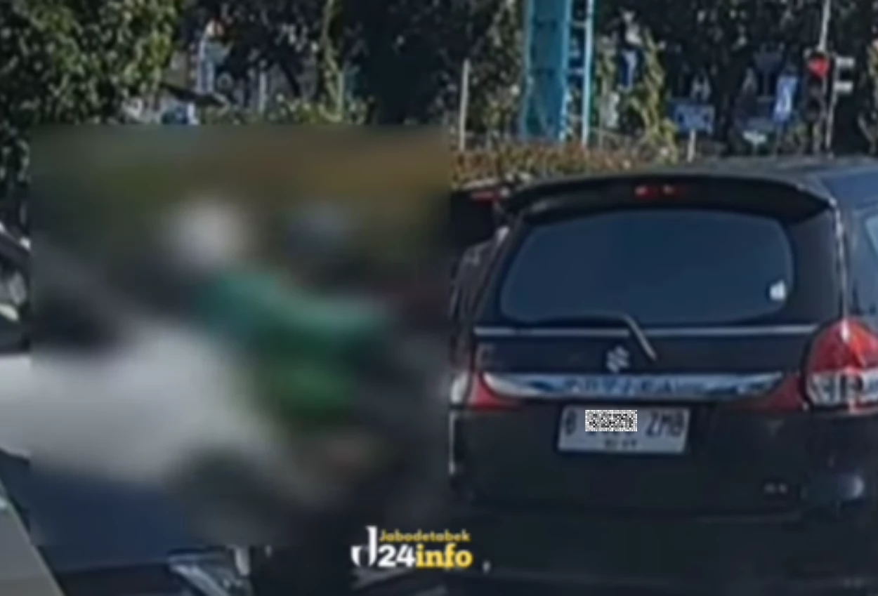 Viral! kendaraan seruduk 5 motor dan 1 mobil di lampu merah bsd