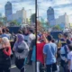Viral! warga kompak soraki mobil jip yang terbos cfd di margonda