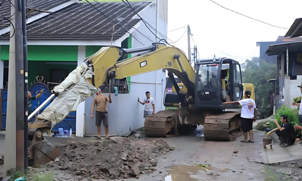 Banjir terjang dua kelurahan di tangerang imbas tanggul jebol