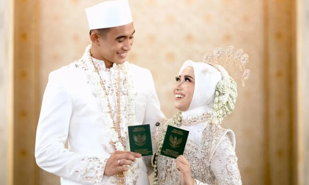 Bek timnas indonesia, rizky ridho resmi menikah dengan sendy aulia