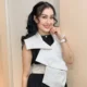 Ceritakan sosok baila fauri, iis dahlia lucu juga ya anaknya