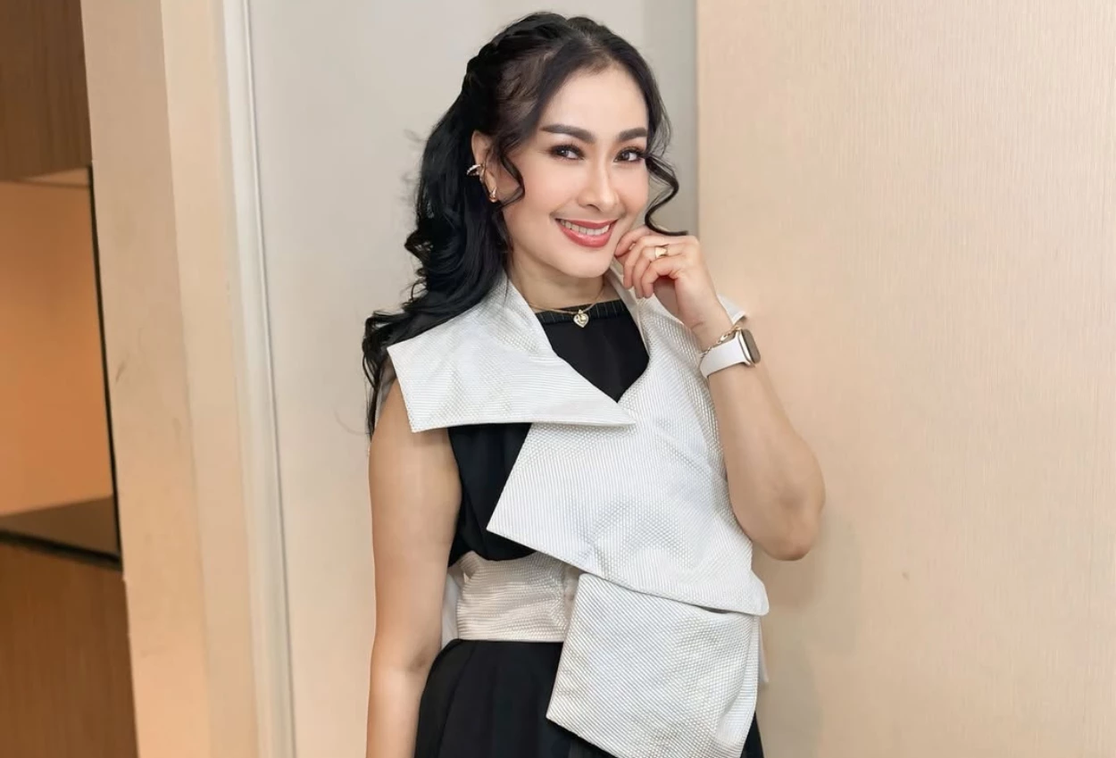 Ceritakan sosok baila fauri, iis dahlia lucu juga ya anaknya