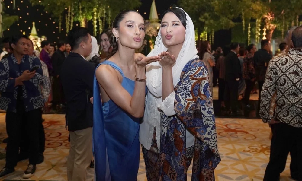 Cinta laura akui salah kostum di acara ngunduh mantu al ghazali dan alyssa daguise