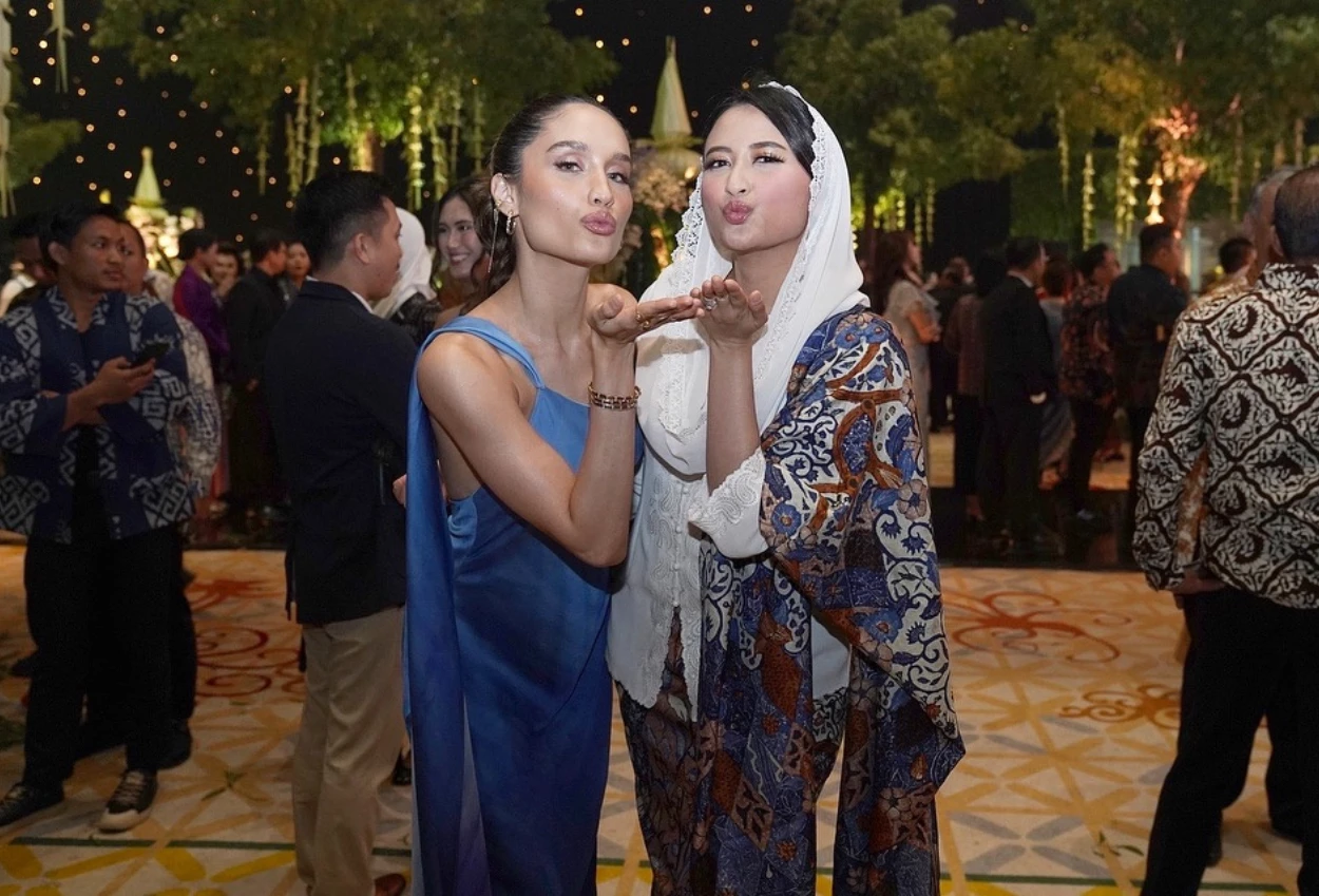 Cinta laura akui salah kostum di acara ngunduh mantu al ghazali dan alyssa daguise