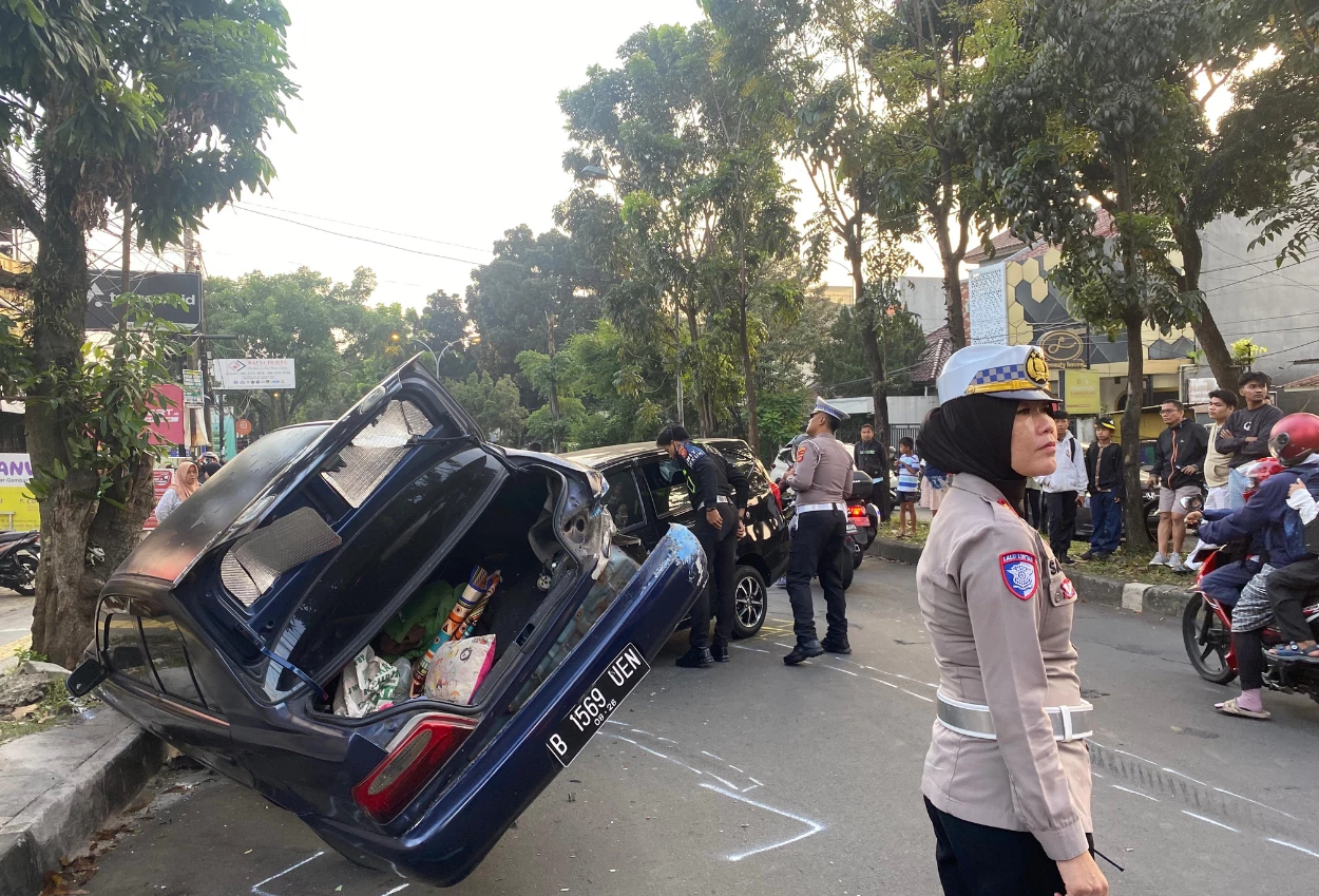 Diduga mengantuk, kecelakaan di bogor tewaskan 1 pengemudi mobil