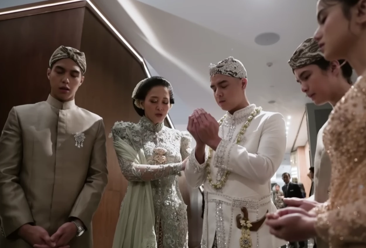 Doa bersama sebelum al ghazali akad nikah, maia estianty semoga enggak ada orang ketiga!