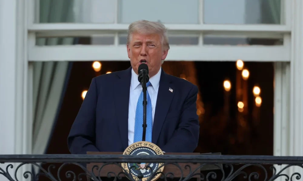 Donald trump bakal perluas pembatasan perjalanan, 36 negara terancam diblokir