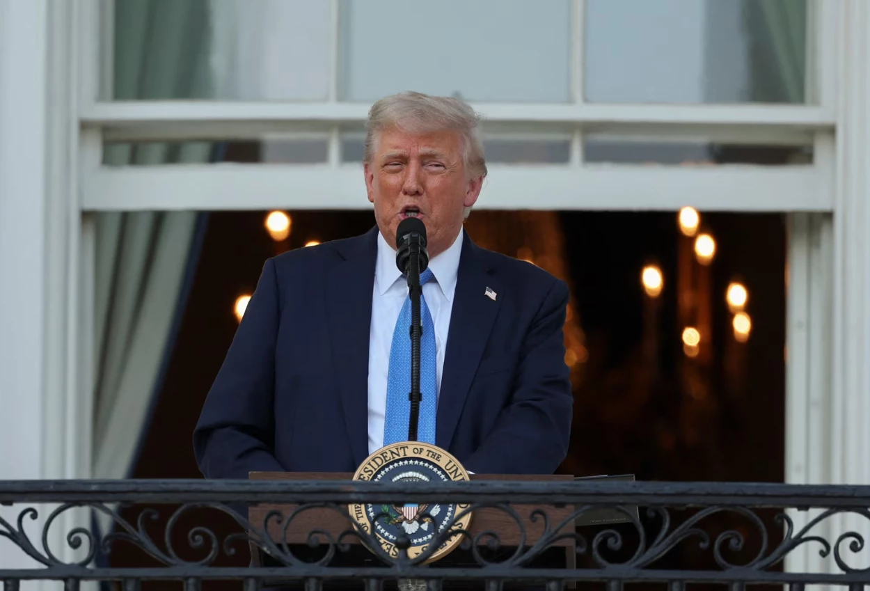 Donald trump bakal perluas pembatasan perjalanan, 36 negara terancam diblokir