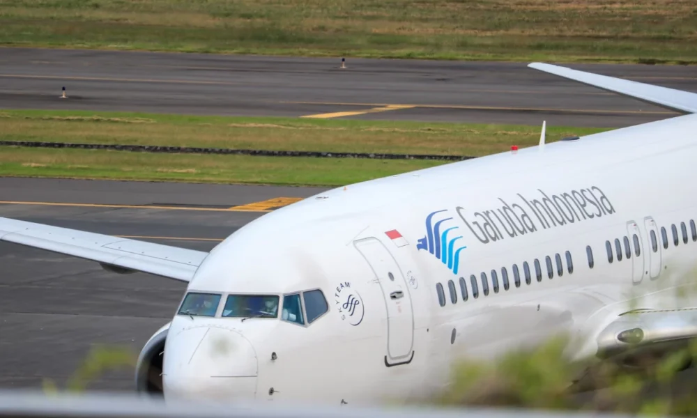 Garuda indonesia nonaktifkan awak kabin usai kasus iphone hilang di pesawat